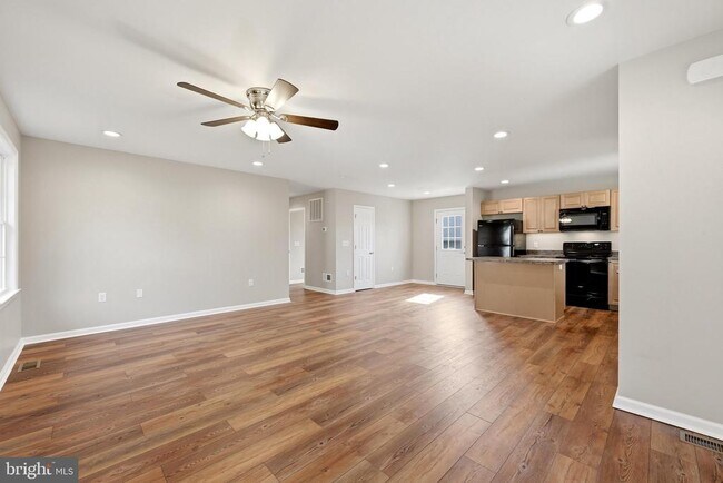 Building Photo - 640 Jenkins Ln