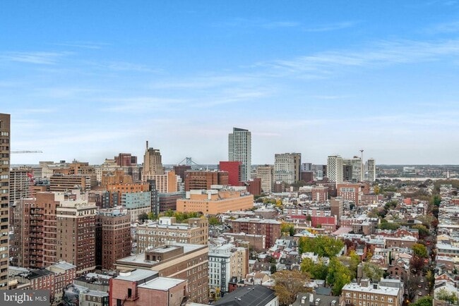 Building Photo - 400 S Broad St