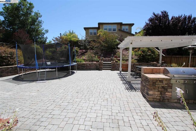 Building Photo - 5199 Salerno Dr