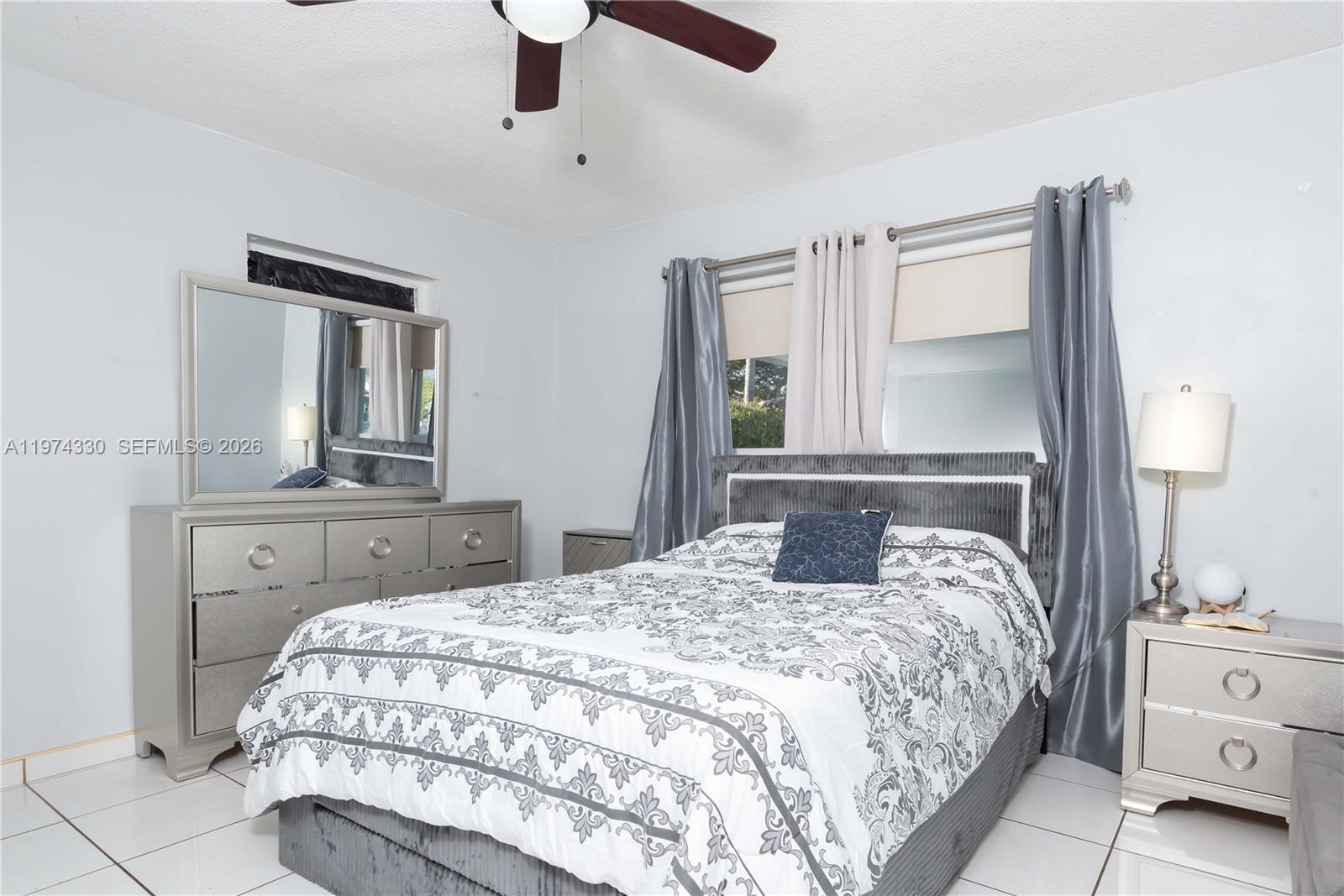 Building Photo - 5640 Hayes St