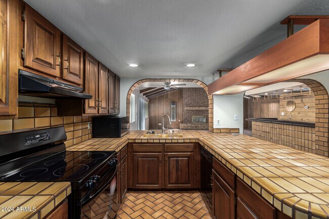 Building Photo - 3827 W Meadow Dr