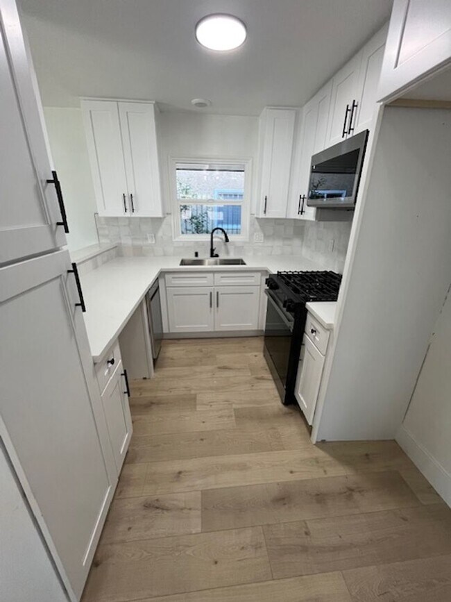 Building Photo - Ball Road Anaheim