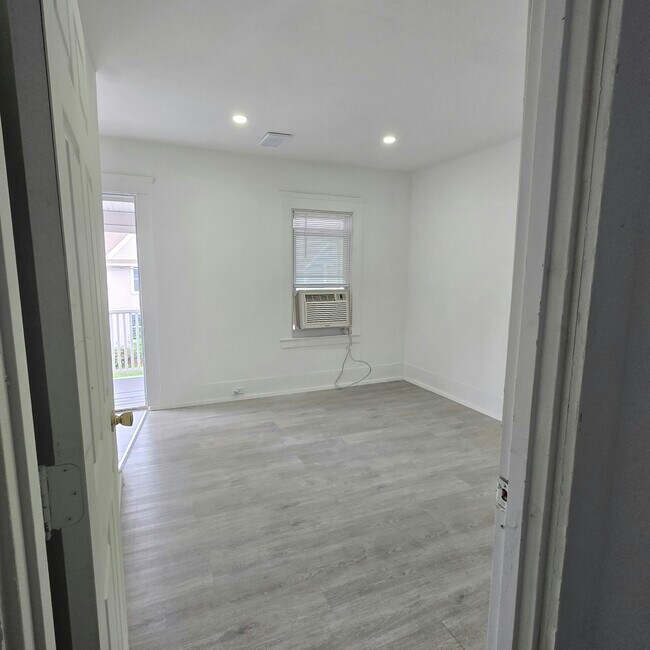 Building Photo - 1443 W 85th St