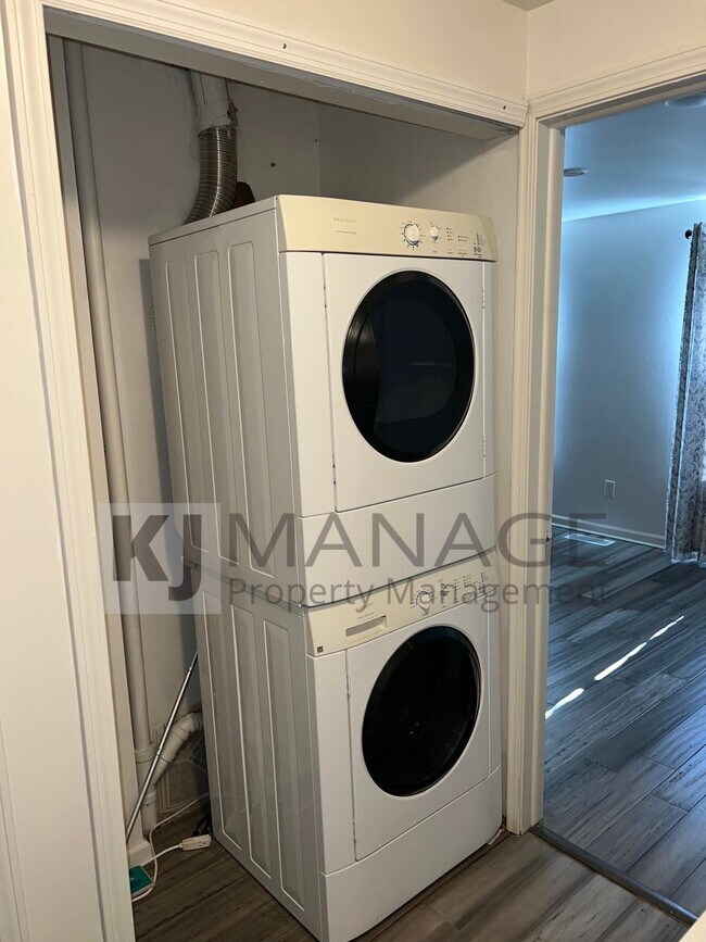 Building Photo - 1608 Orchard Dr