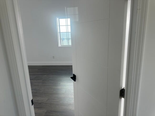 Building Photo - 10859 Nettleton St