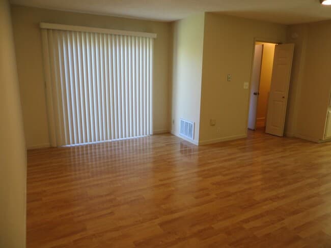 Building Photo - Fantastic Central Dublin Location!