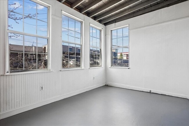 Building Photo - 3944 7th St NE