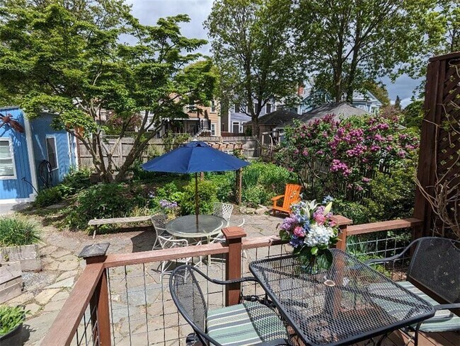 Building Photo - 99 Arnold St