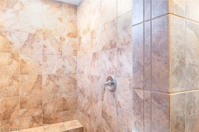 Building Photo - Stunning 3-bedroom, 2.5-bathroom home loca...