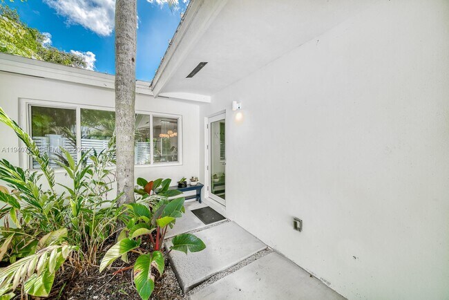 Building Photo - 4000 Kumquat Ave