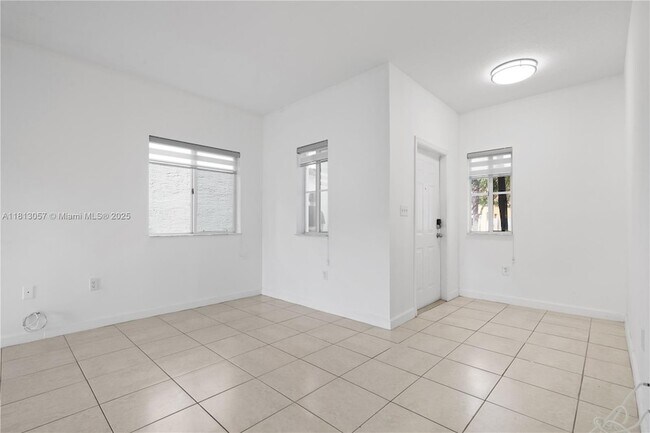 Building Photo - 1180 NE 41st Ave