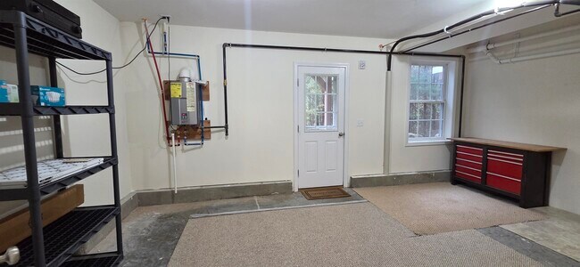 Building Photo - 65 Fordway Ext