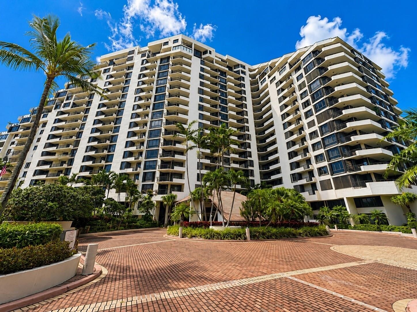 Building Photo - 520 Brickell Key Dr