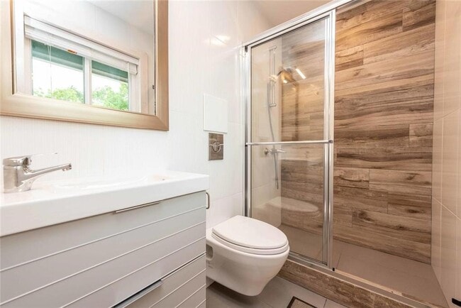 Building Photo - 3302 Catalina Dr