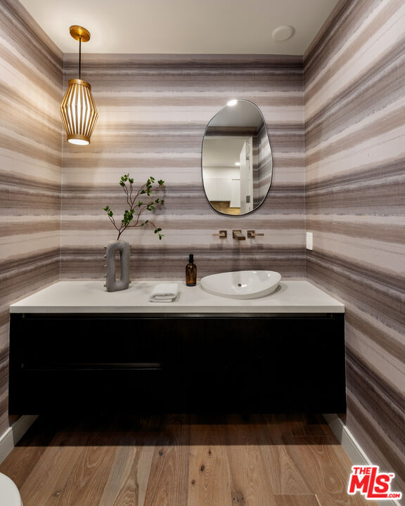 Building Photo - 505 S Barrington Ave