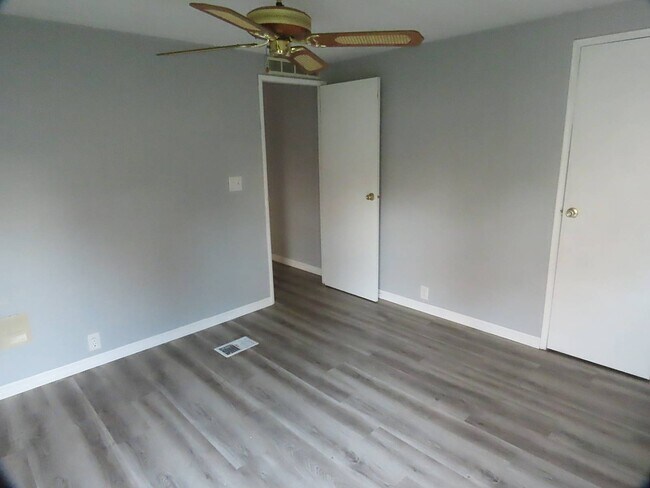 Building Photo - 1061 Quail Dr