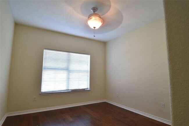 Building Photo - 6810 Deatonhill Dr