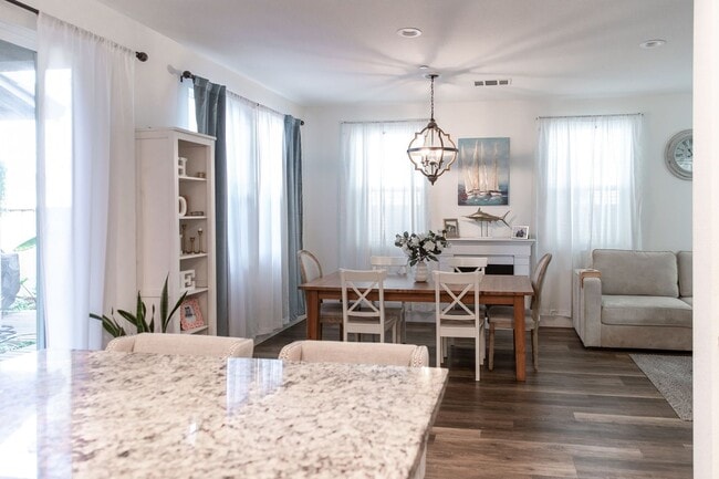 Building Photo - Newer 3 Bed, 2.5 Bath Sea Haven Home for Lease