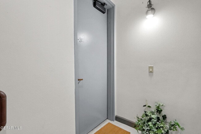 Building Photo - 6350 Escondido Dr