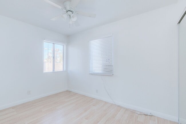 Building Photo - *** Private Home on Huge Lot - Modern and Spacious ***