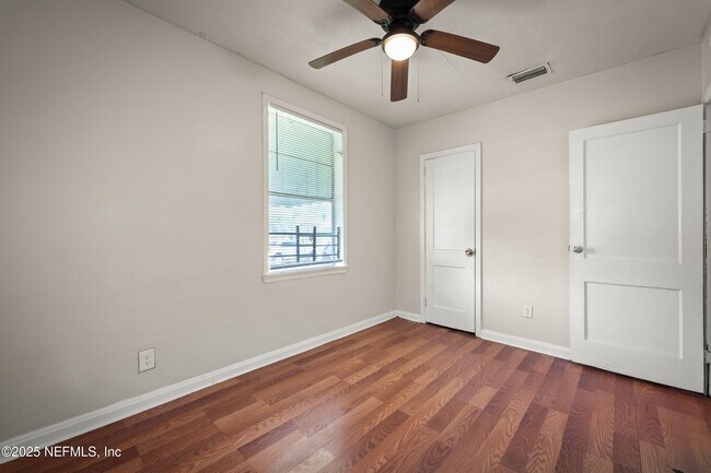 Building Photo - 1066 W 13th St