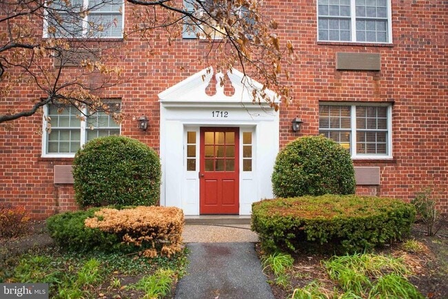 Building Photo - 1712 W Abingdon Dr