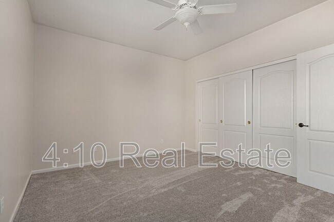 Building Photo - 463 W Canary Way