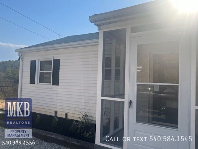 Building Photo - 6221 Shady Acres Dr