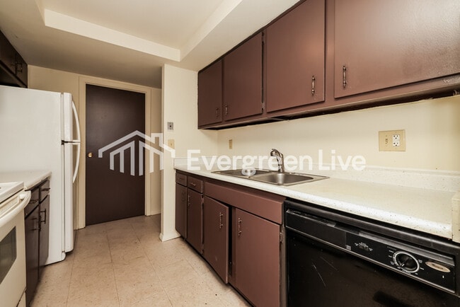 Building Photo - 5610 Troy Villa Blvd