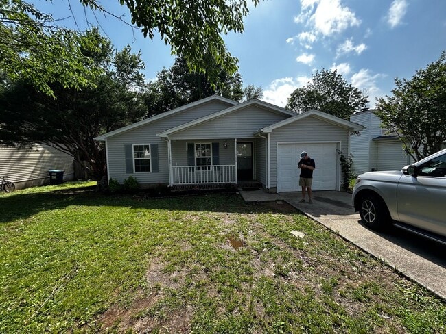 Building Photo - Nice ranch 3/2 with garage in Lavergne, Tn Just renovated