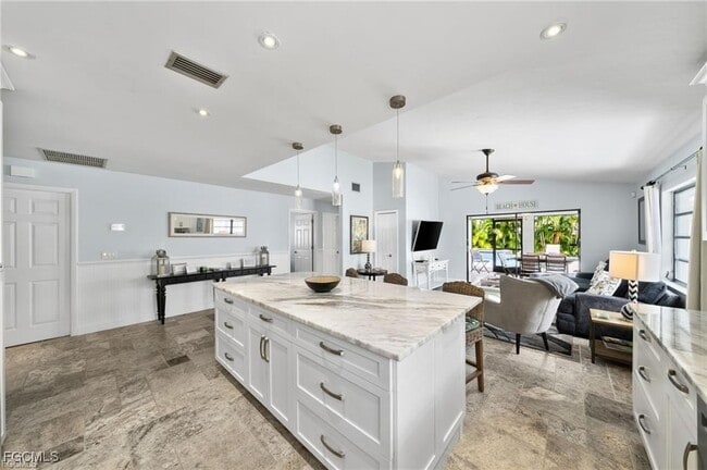 Building Photo - 521 102nd Ave N