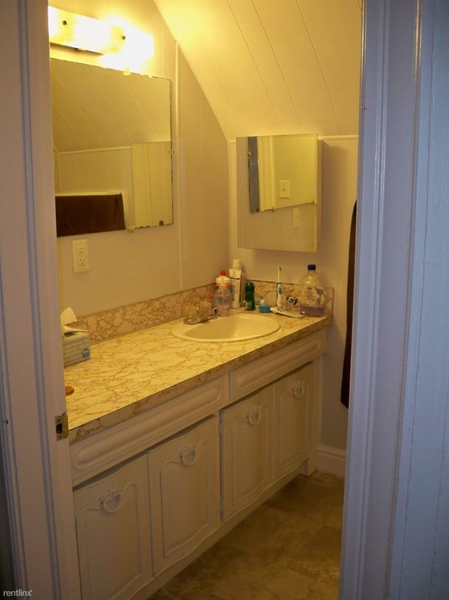 Building Photo - 2 br, 1 bath Duplex - 546 Lyon St NE Apt 2