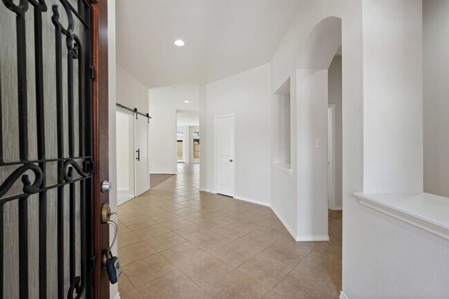 Building Photo - 2707 Oak Pass Ct