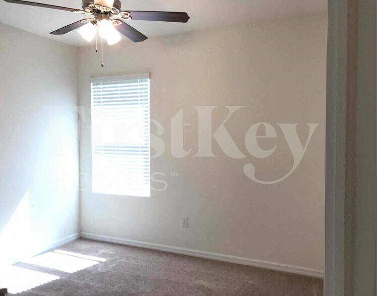 Building Photo - 625 SW 25th Terrace