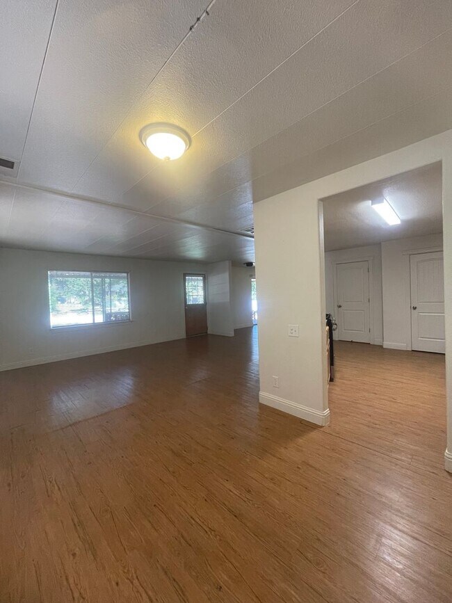Building Photo - SHASTA FOREST VILLAGE / MANUFACTURED 2 BED 2 BATH HOME IN SHINGLETOWN