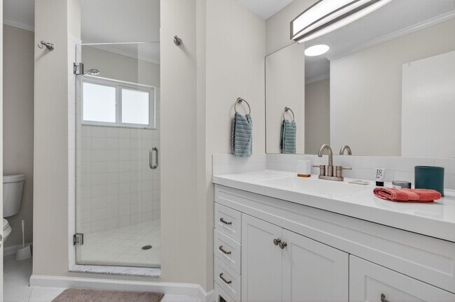 Building Photo - 802 Mallard Dr