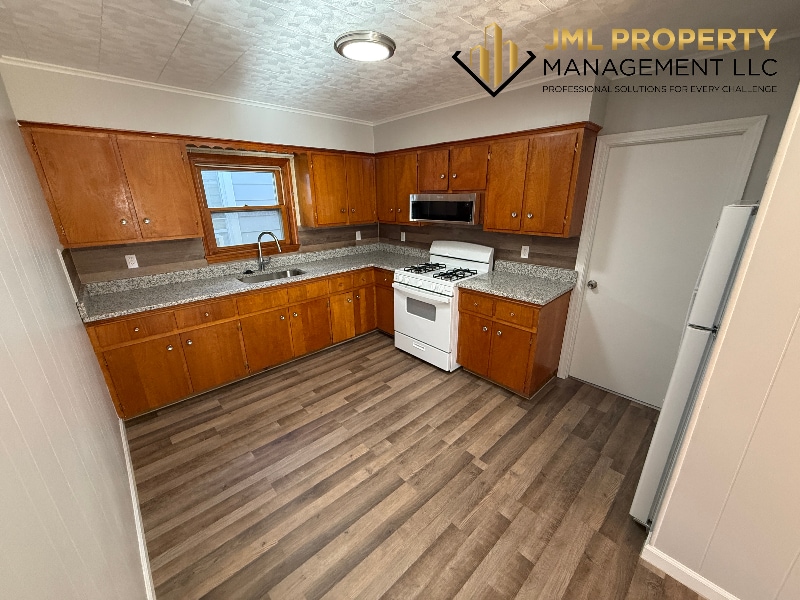 Building Photo - 52 Pitman St