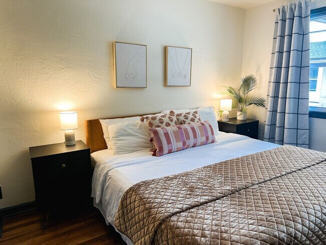 Building Photo - Newly remodeled one bedroom apartment