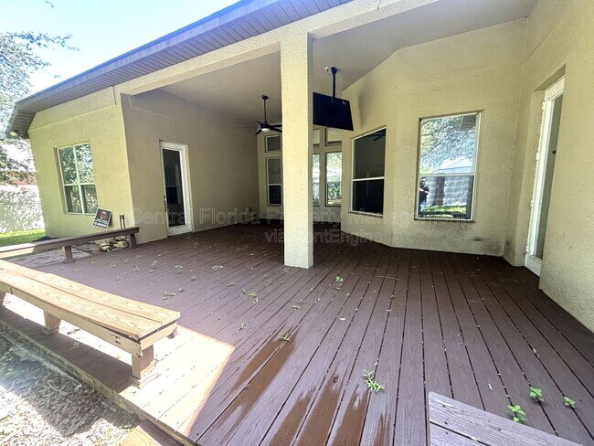 Building Photo - 902 Hire Cir