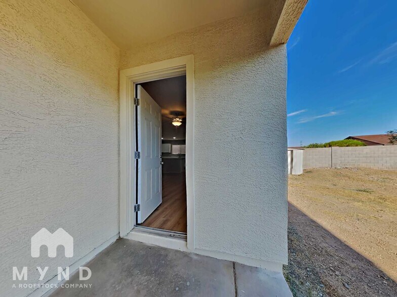 Building Photo - 11529 W Flores Dr