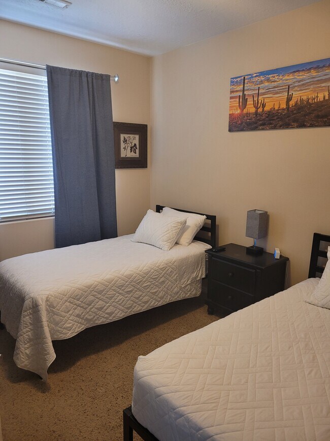 Building Photo - 701 Ocotillo Ln