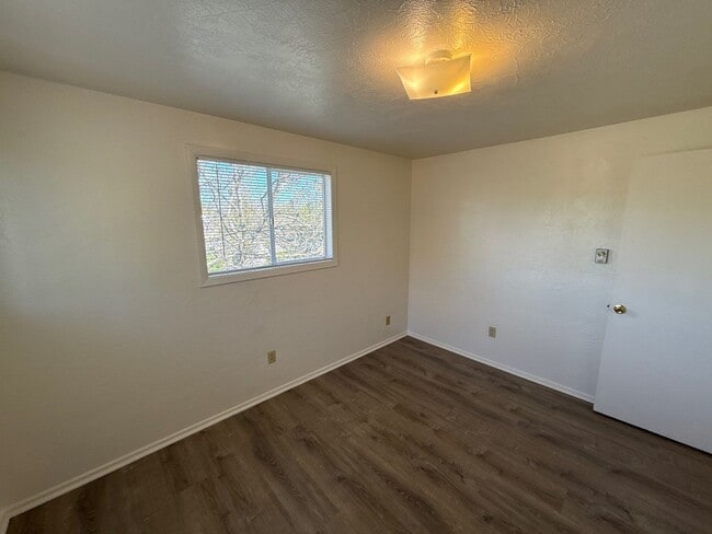 Building Photo - 1594 Tripp St SE