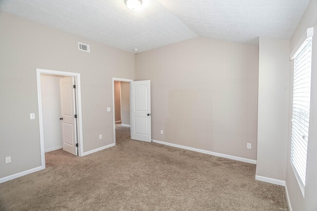 Building Photo - 479 Sebastian Dr