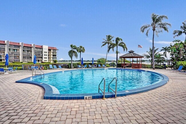 Building Photo - 107 Half Moon Cir