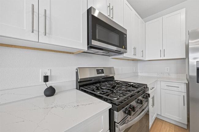 Building Photo - 1738 Revolution Way