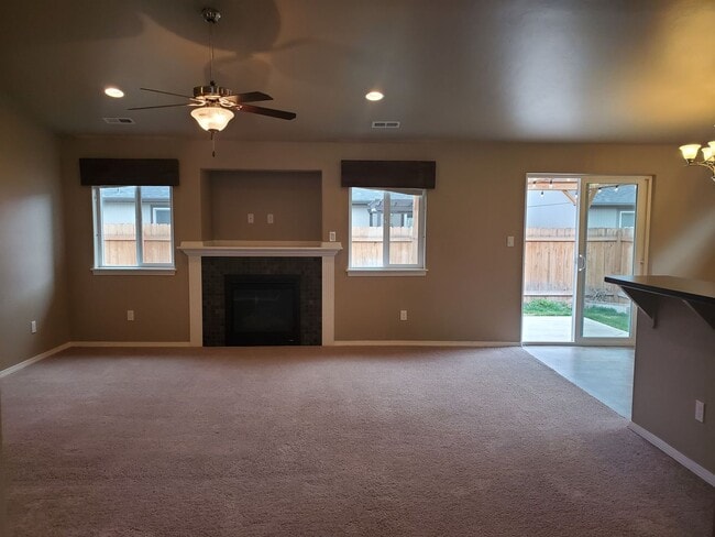 Building Photo - Charming and conveniently located in Nampa 3 bedroom, 2 bath home