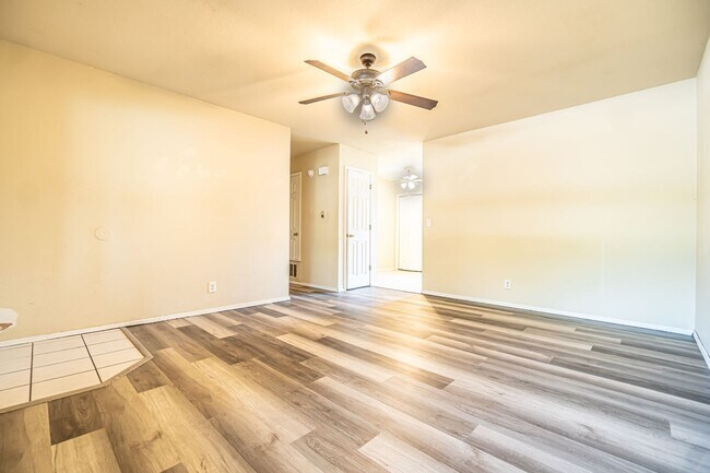 Building Photo - 1506 W Janda Dr