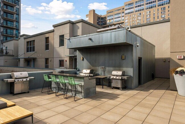 Building Photo - 521 S 7th St