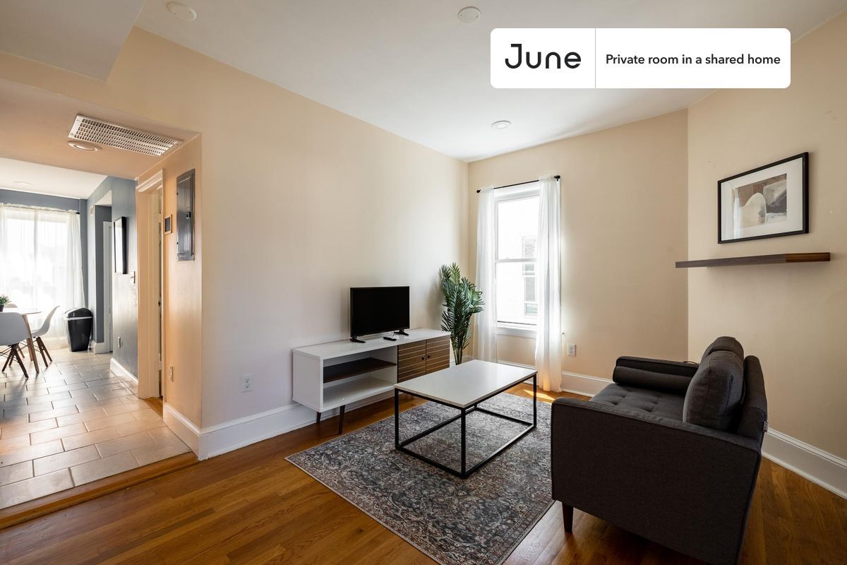 Building Photo - Room in Shared 3 bed/1 bath home