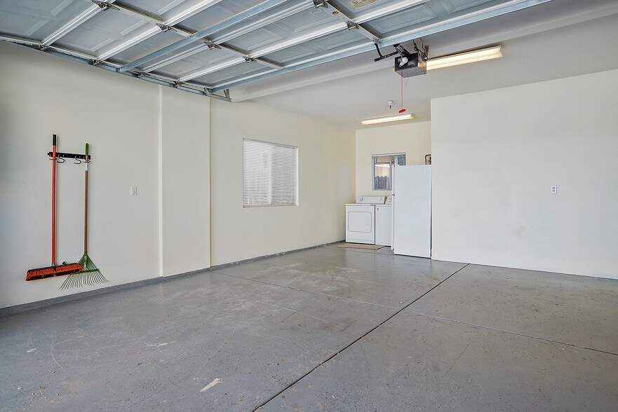 Building Photo - 686 Foothill Blvd